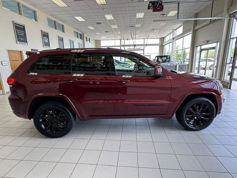 Used 2018 Jeep Grand Cherokee Altitude AWD/4WD image 59