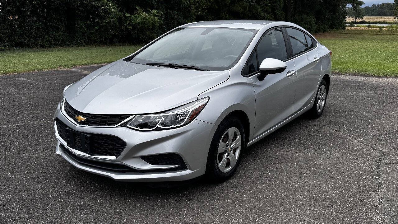 Used 2018 Chevrolet Cruze LS FWD image 4