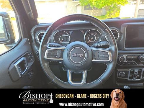 Used 2022 Jeep Wrangler Unlimited Sahara w/ LED Lighting Group AWD/4WD image 18