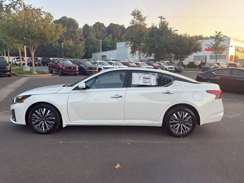 New 2025 Nissan Altima 2.5 SV image 4