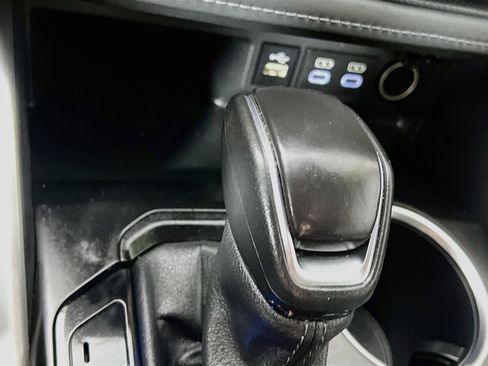 Used 2024 Toyota Highlander XLE FWD image 24