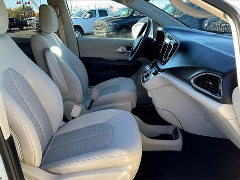 Used 2017 Chrysler Pacifica Touring Plus image 7