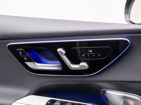 New 2025 Mercedes-Benz GLC 350e 4MATIC image 31