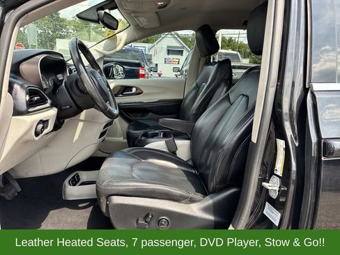 Used 2017 Chrysler Pacifica Touring-L FWD image 25