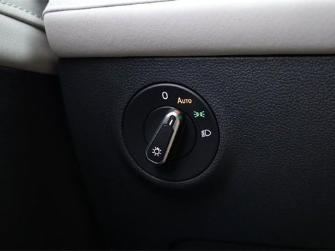 New 2025 Volkswagen Taos SE image 20