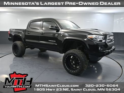 Used 2017 Toyota Tacoma TRD Sport w/ Tow Package image 1