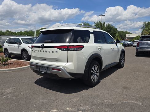 Used 2022 Nissan Pathfinder SL FWD image 8