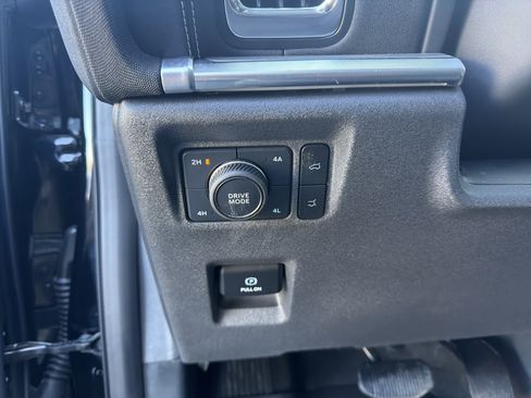 Certified 2025 Ford Expedition Platinum image 40