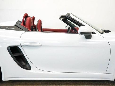 Used 2020 Porsche 718 Boxster Spyder RWD image 25