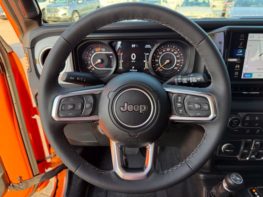 Used 2025 Jeep Wrangler Unlimited Sahara AWD/4WD image 32
