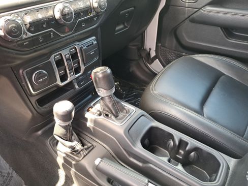Used 2022 Jeep Wrangler Unlimited Sahara w/ LED Lighting Group AWD/4WD image 23