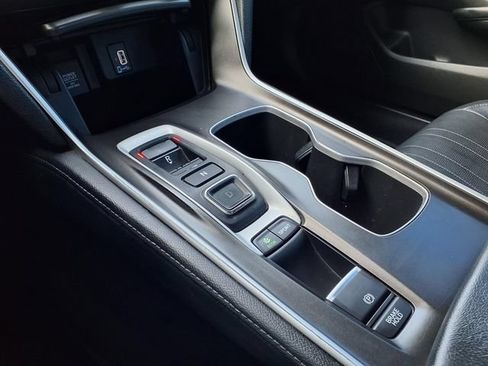 Used 2018 Honda Accord Touring image 16