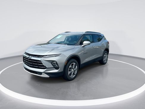 Used 2024 Chevrolet Blazer LT w/ Convenience Package FWD image 5