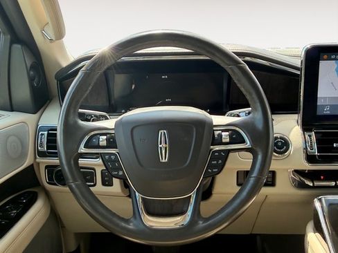 Used 2019 Lincoln Navigator Reserve AWD/4WD image 23