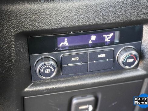 Used 2022 Chevrolet Traverse LT image 20