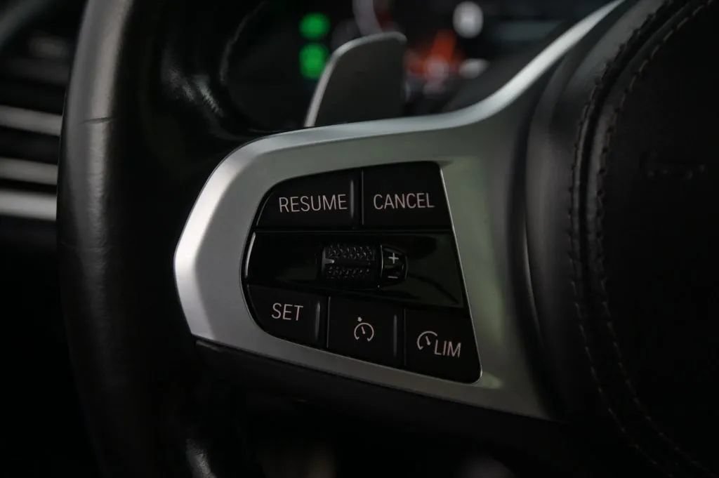Used 2023 BMW X6 xDrive40i w/ M Sport Package AWD/4WD image 23