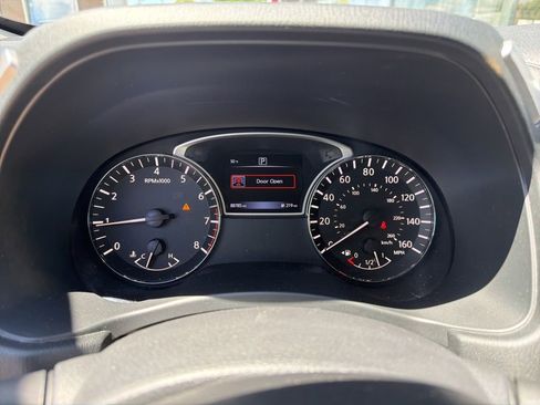 Used 2017 Nissan Pathfinder S FWD image 2