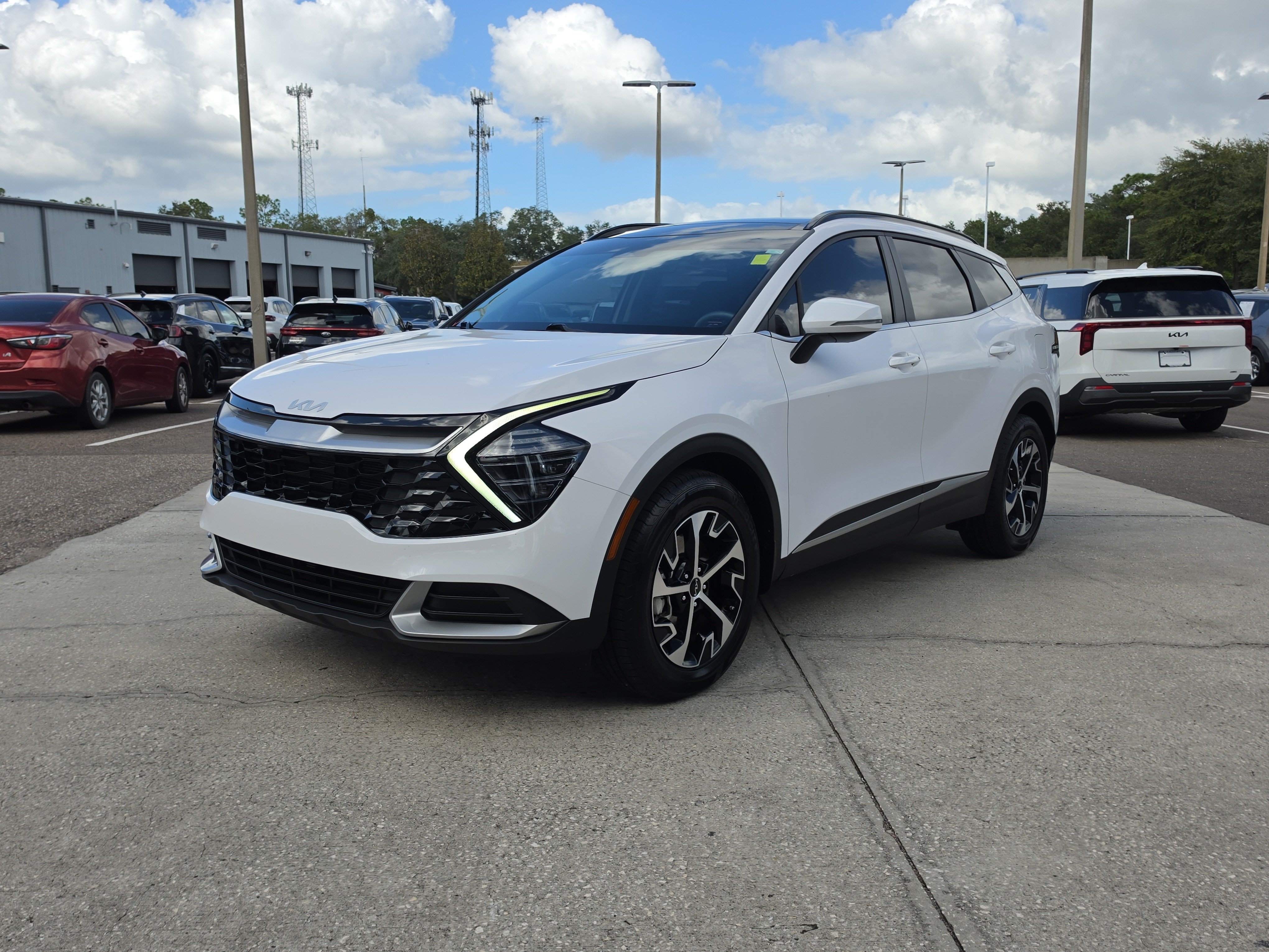 Certified 2025 Kia Sportage EX w/ Premium Package FWD image 4