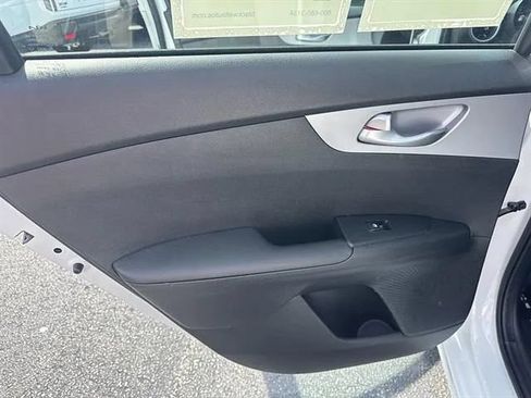 Used 2024 Kia Forte LXS w/ LXS Technology Package FWD image 13
