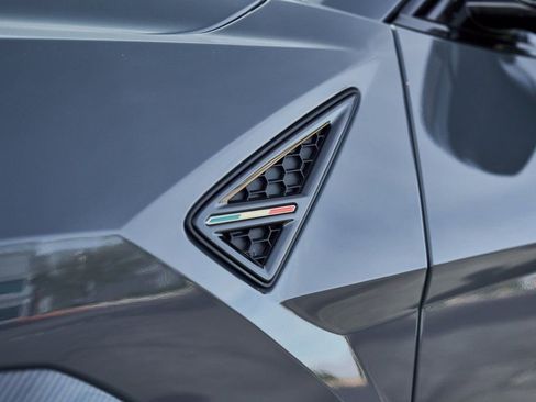 Used 2024 Lamborghini Urus Performante AWD/4WD image 11