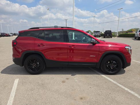 Used 2024 GMC Terrain AT4 image 2