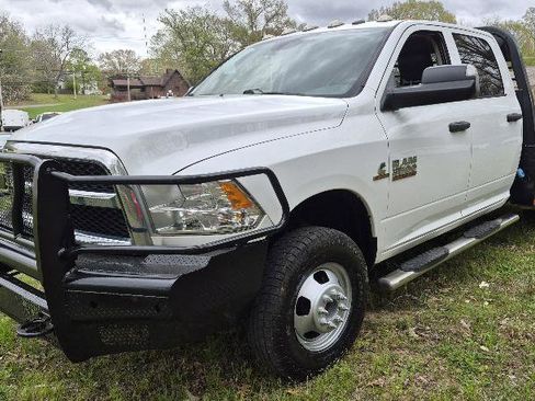 Used 2018 RAM 3500 Tradesman w/ Chrome Appearance Group AWD/4WD image 5