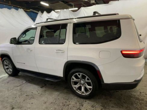 Used 2022 Jeep Wagoneer Series II AWD/4WD image 6