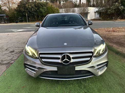 Used 2017 Mercedes-Benz E 300 4MATIC image 2