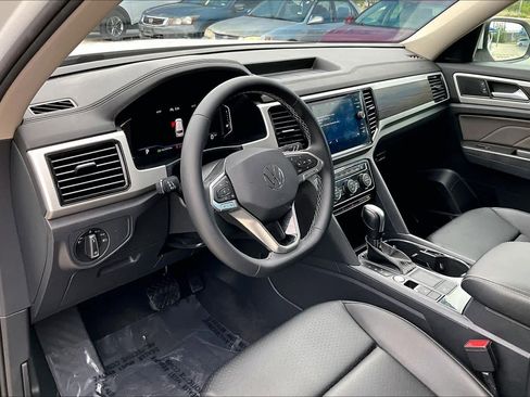 Used 2023 Volkswagen Atlas SE image 18