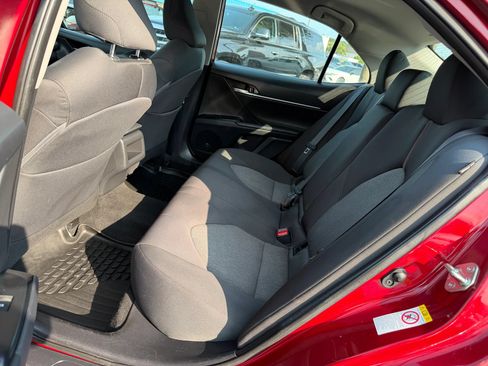 Used 2019 Toyota Camry LE FWD image 13
