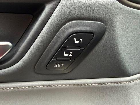 Used 2021 Toyota Venza Limited w/ Advanced Technology Package image 17