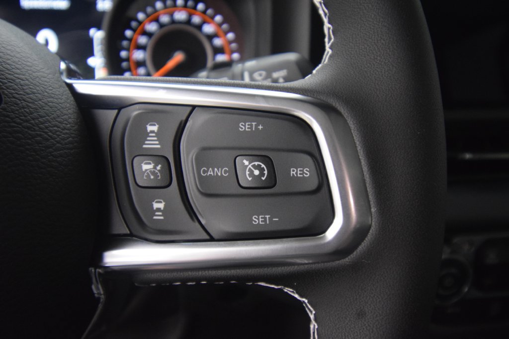 New 2026 Jeep Wrangler Unlimited Sahara w/ Rockslide Package AWD/4WD image 25