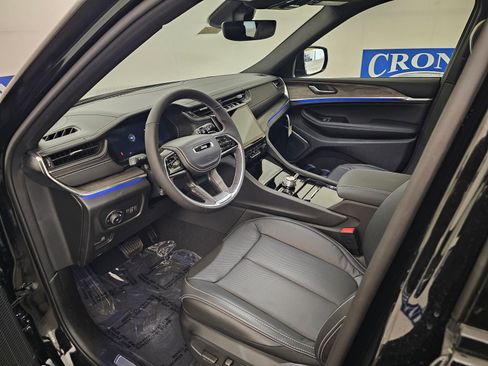 New 2025 Jeep Grand Cherokee Overland image 11