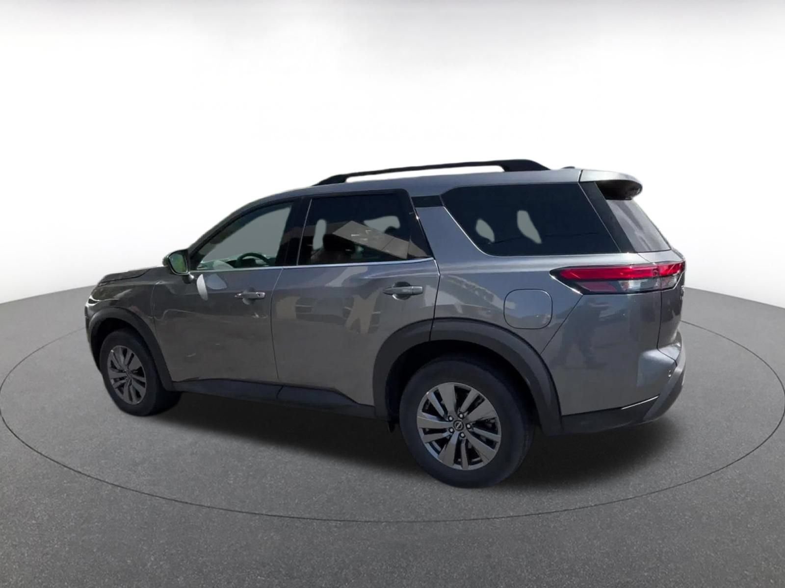 Used 2025 Nissan Pathfinder SV AWD/4WD image 9