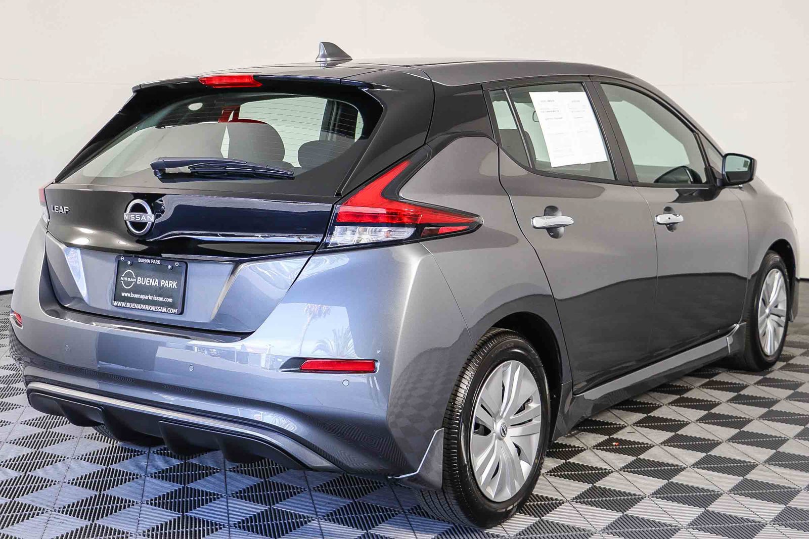Used 2025 Nissan Leaf S FWD image 8