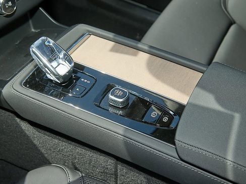 New 2025 Volvo XC90 B6 Plus w/ Protection Package image 16