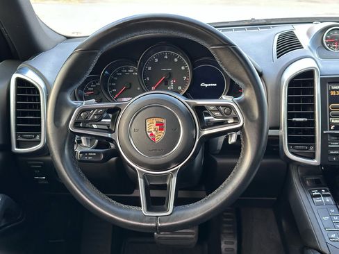 Used 2016 Porsche Cayenne image 19