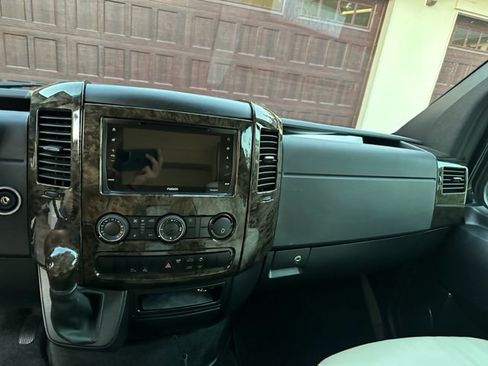 Used 2017 Mercedes-Benz Sprinter 2500 image 8