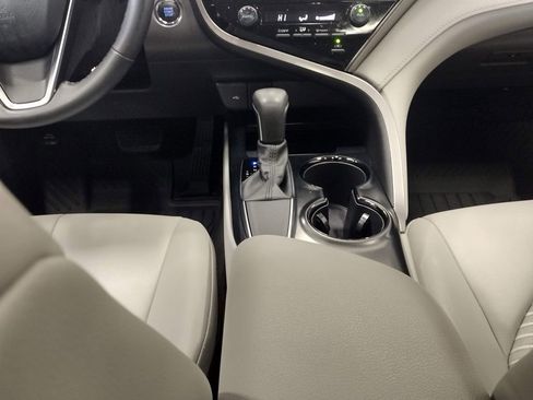 Used 2020 Toyota Camry SE w/ Convenience Package FWD image 33