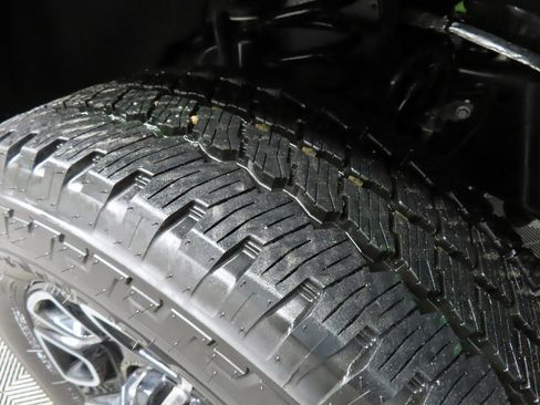 Used 2025 Ford F250 Platinum w/ FX4 Off-Road Package image 7