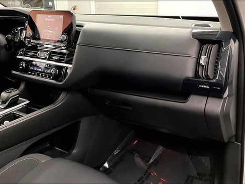 Used 2024 Nissan Pathfinder SV AWD/4WD image 20