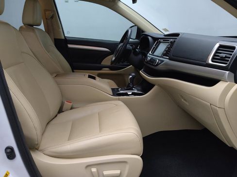 Used 2017 Toyota Highlander XLE image 21
