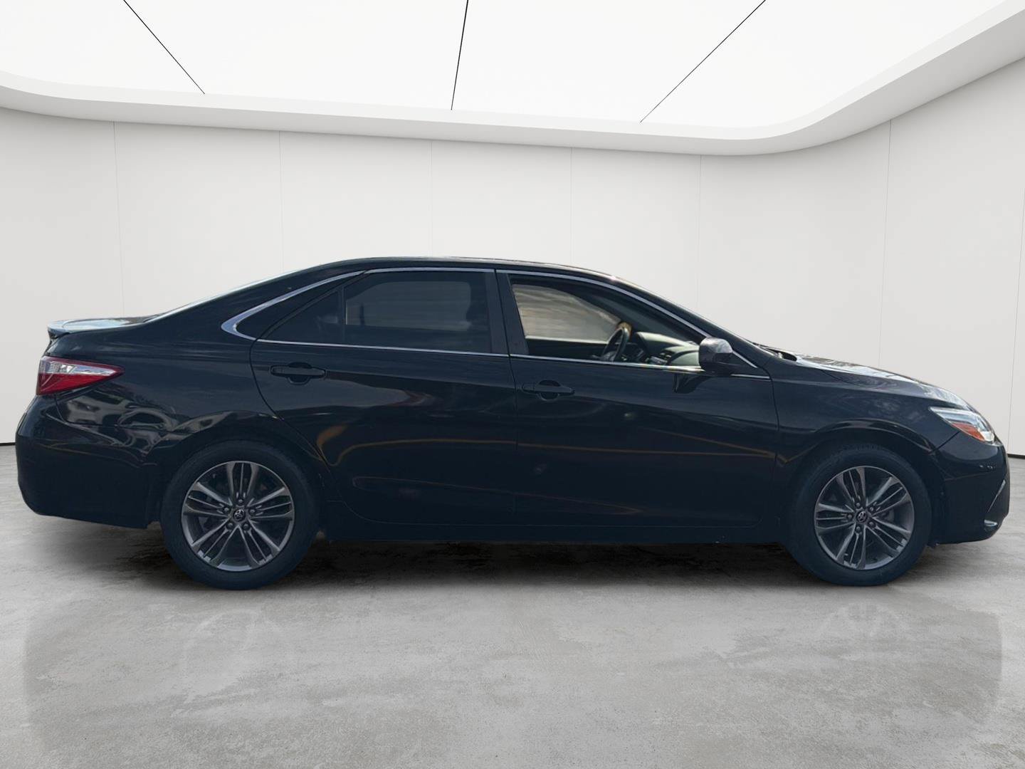 Used 2017 Toyota Camry SE FWD image 23