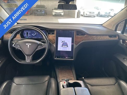 Used 2018 Tesla Model X 75D image 5