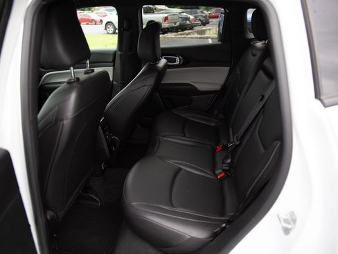 Used 2025 Jeep Compass Limited AWD/4WD image 21