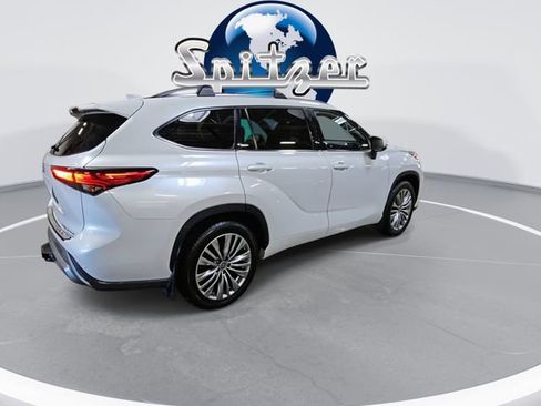 Used 2022 Toyota Highlander Platinum image 9