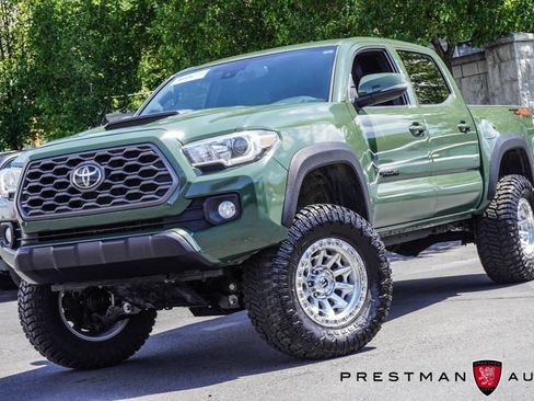 Used 2022 Toyota Tacoma TRD Sport w/ TRD Premium Sport Package AWD/4WD image 19