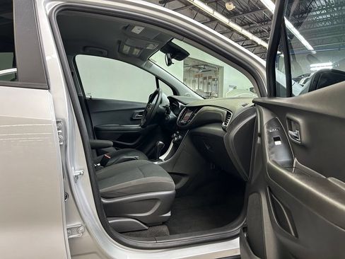 Used 2021 Chevrolet Trax LS w/ Tint and Cruise Package FWD image 16
