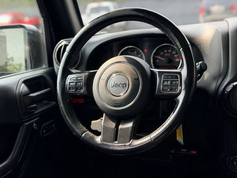 Used 2017 Jeep Wrangler Unlimited Rubicon AWD/4WD image 18