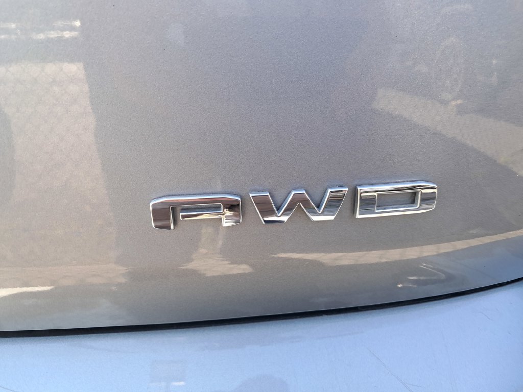 Used 2024 GMC Terrain SLT w/ LPO, Floor Liner Package AWD/4WD image 12